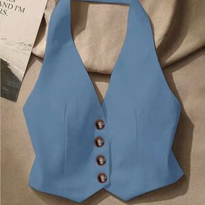 SHEIN Blue Buttoned Crop Top
